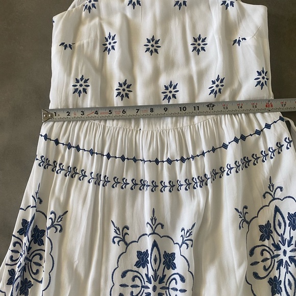 Beautiful white and blue Ann Taylor Loft dress size small. - Picture 8 of 10